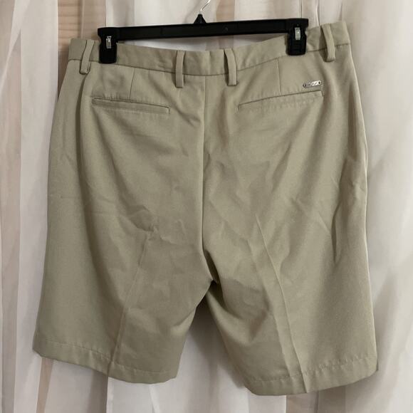 Greg Norman Men’s Sz 38 Golf Shorts Flat Front Beige Light Chino Metal Logo Rare - Picture 2 of 5
